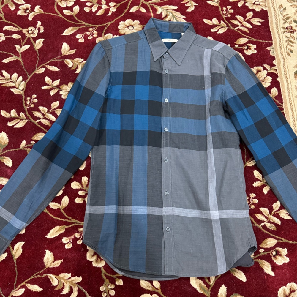 Men’s Burberry button up